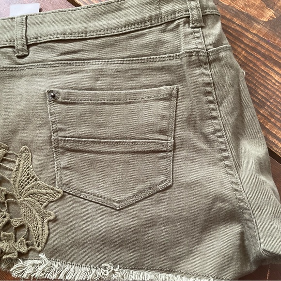 Shorts U2B  URBAN BASICS   SIZE ‘’13’’  SALE - Picture 4 of 10